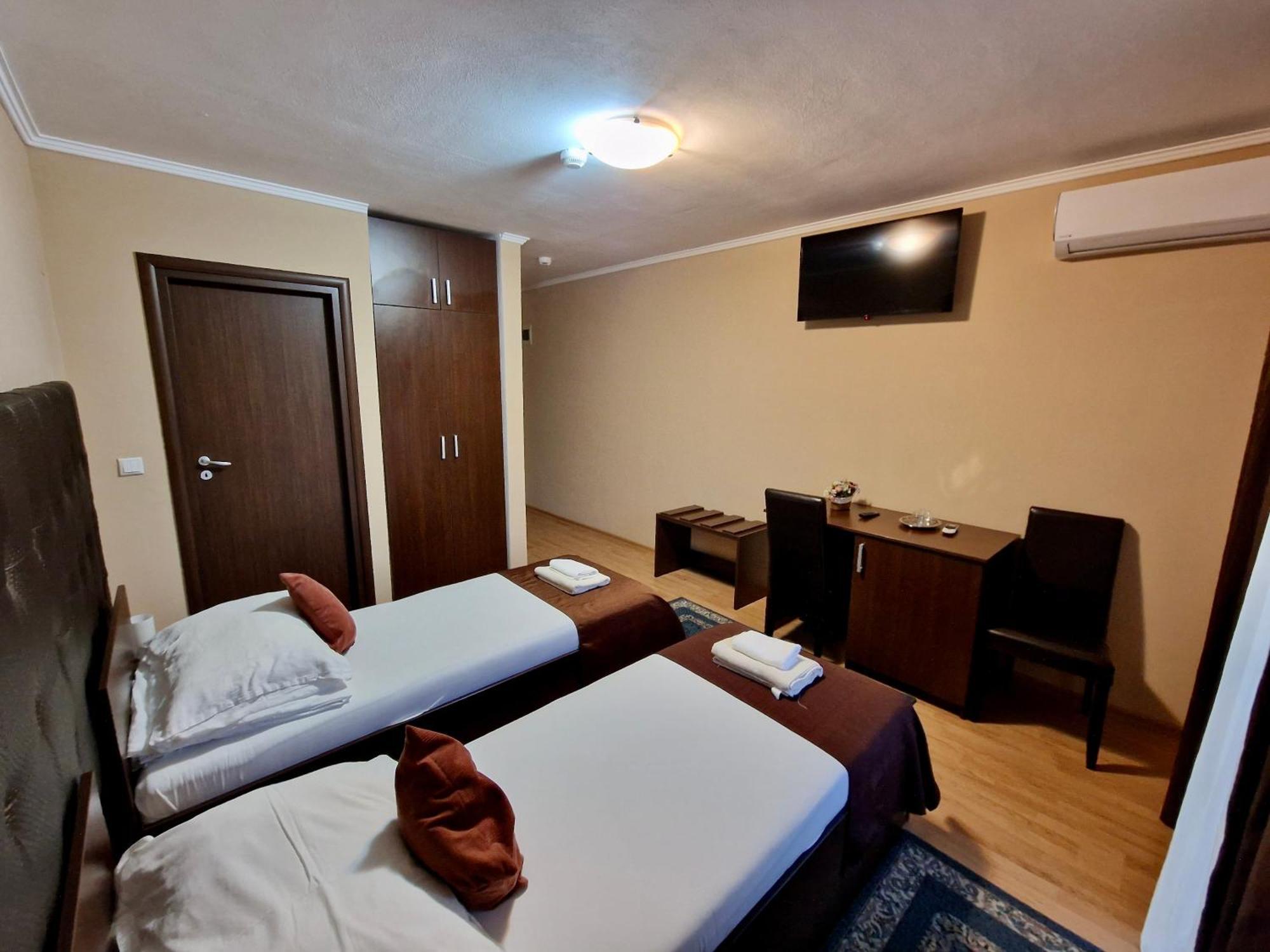 Hanul Lui Bogdan Economy Inn Faget  Exterior photo